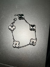 Load image into Gallery viewer, Vanessa